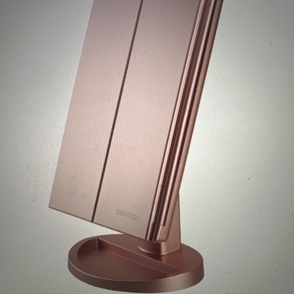 Lighted Trifold LED Mirror *NEW IN BOX* - Picture 4 of 5